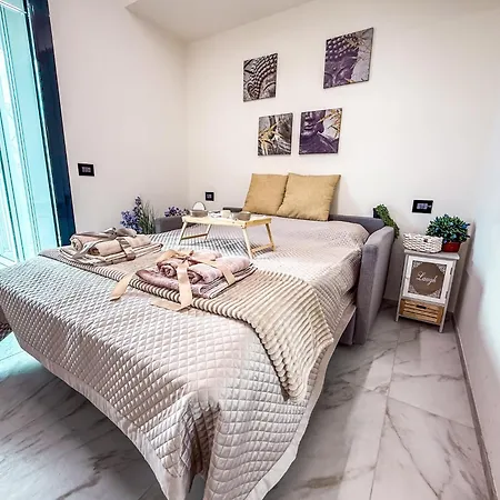 Jeneau Al Mare Con Posto Auto Rif A825 *