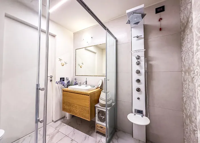 Apartment Jeneau Al Mare Con Posto Auto Rif A825 *