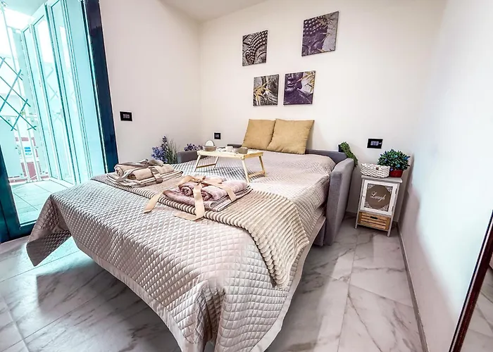 Jeneau Al Mare Con Posto Auto Rif A825 *