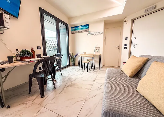 Jeneau Al Mare Con Posto Auto Rif A825 *